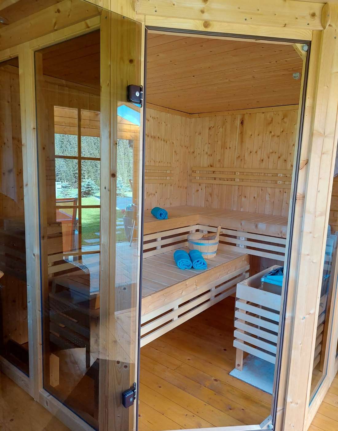 Almhuette-Mirnig-Urlaub-auf-der-Alm-in-Kaernten-Almhuette-mieten-Almhaus-mit-grossem-Garten-und-Sauna-und-Spielplatz-Home-Galerie-Foto-3