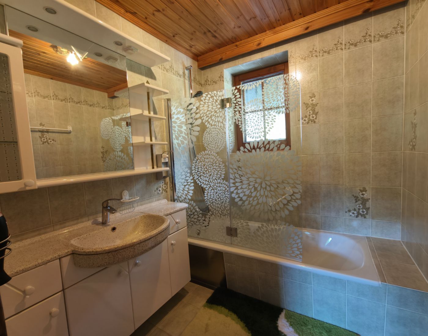 Almhütte Mirnig | Urlaub auf der Alm in Kärnten | Almhütte in Flattnitz mieten | Badezimmer Waldzimmer 1