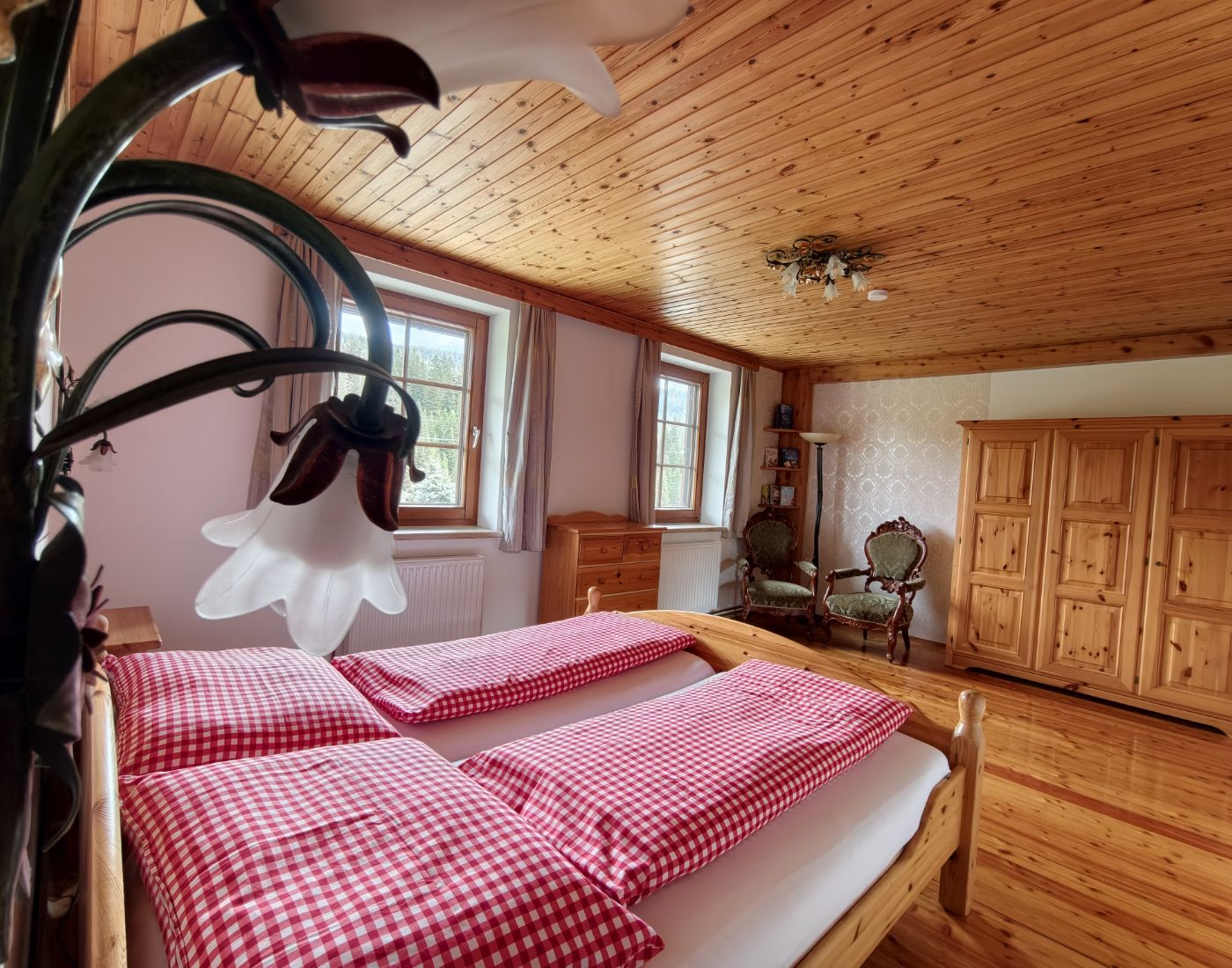 Almhütte Mirnig | Urlaub auf der Alm in Kärnten | Almhütte in Flattnitz mieten | Waldzimmer 1