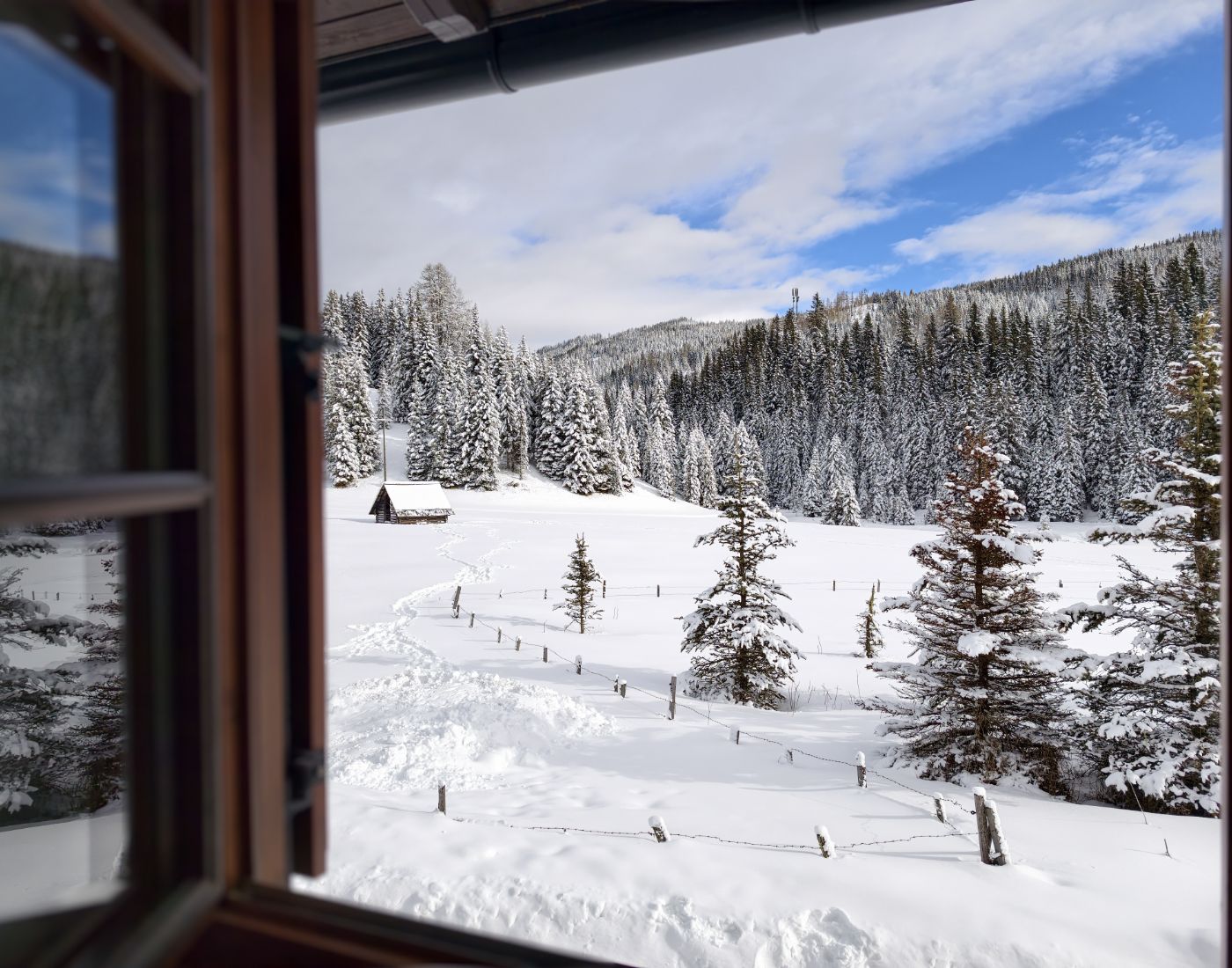 Almhütte Mirnig | Urlaub auf der Alm in Kärnten | Almhütte in Flattnitz mieten | Waldzimmer Fernblick Winter